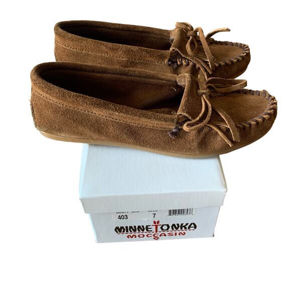 MINNETONKA Moccasin Womens 7 Kilty Hardsole Driving Dusty Brn Suede Fringe 403 - Picture 1 of 15